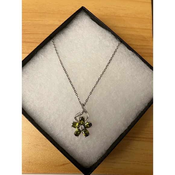 Green Flower Pendant Necklace Silver Tone Floral Marquise Stone 18 Inch Chain - Picture 3 of 4